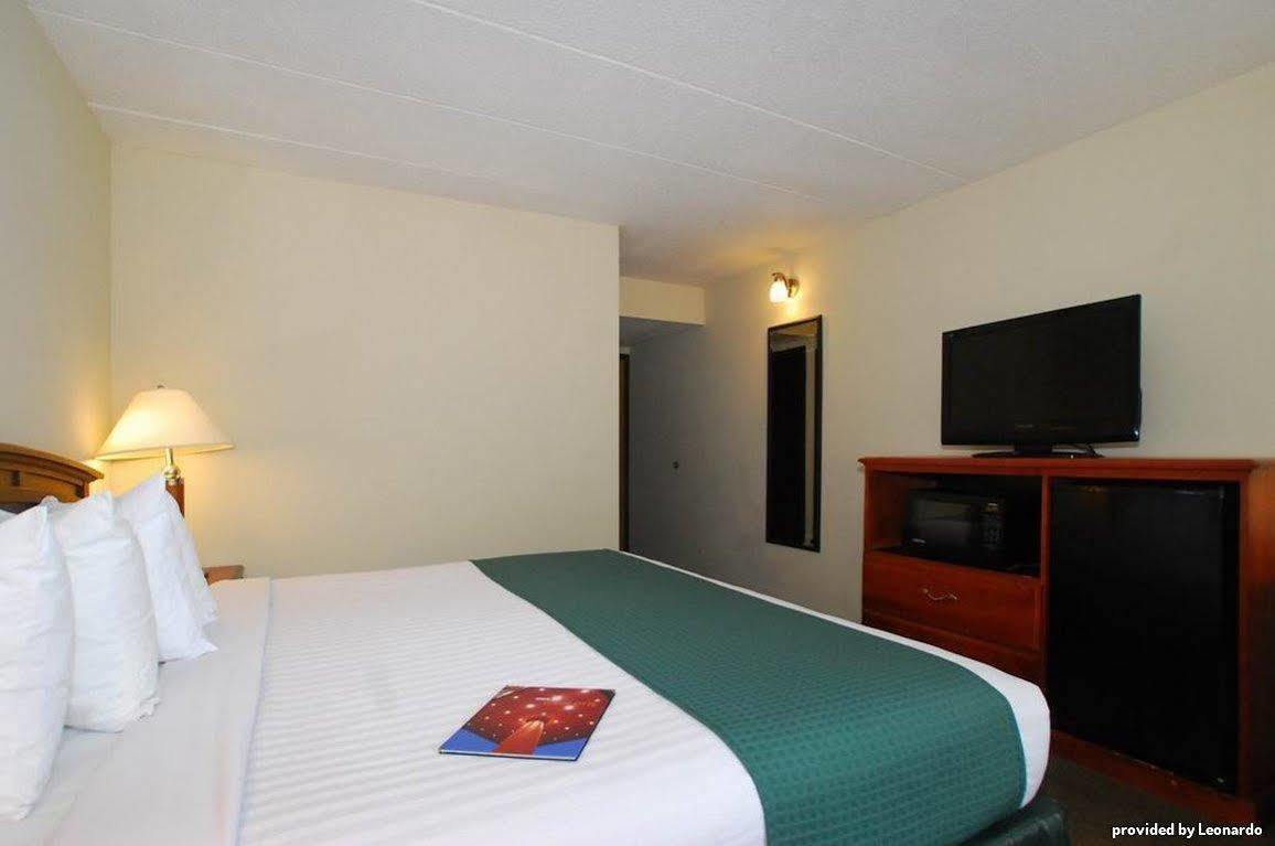 Best Western Plus Lower South End Charlotte Room photo