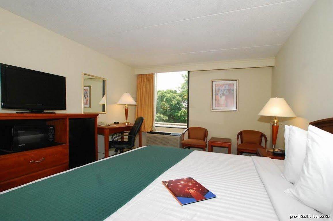Best Western Plus Lower South End Charlotte Room photo